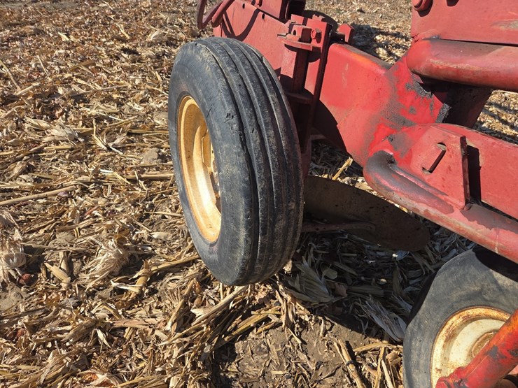 white-6-bottom-plow-image-17