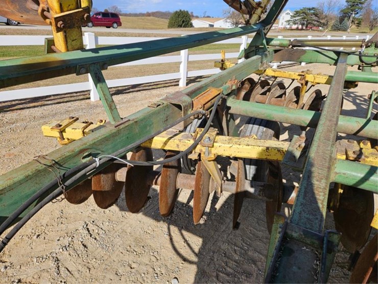 john-deere-230-image-17