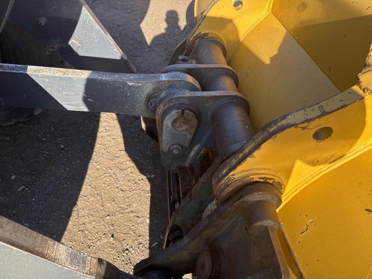 2016-deere-624k-image-26