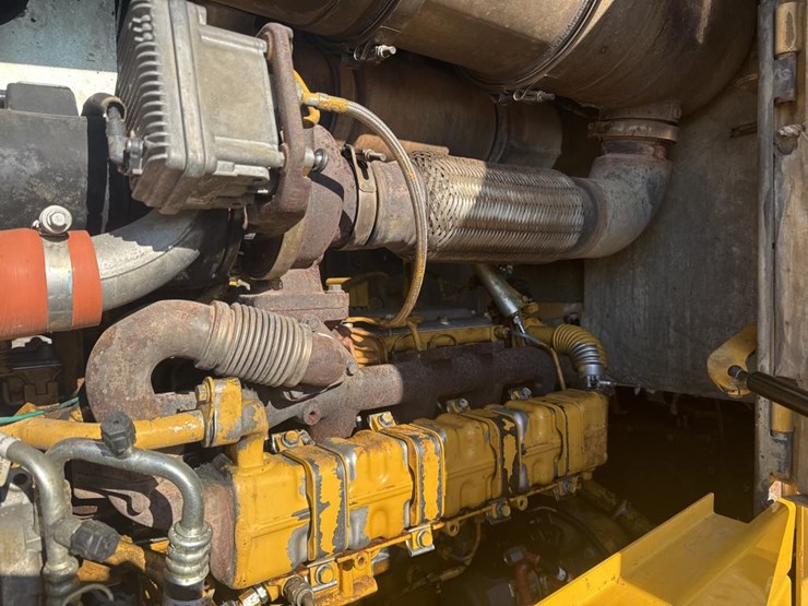 2016-deere-624k-image-41