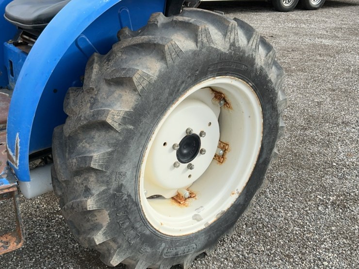 2013-new-holland-workmaster-40-image-16