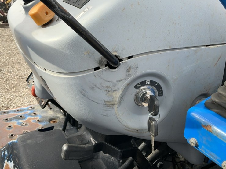 2013-new-holland-workmaster-40-image-37