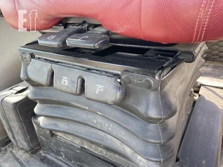 2012-case-ih-magnum-260-image-26