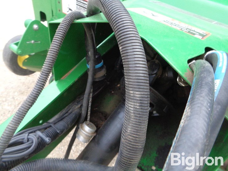 2021-john-deere-560m-image-13