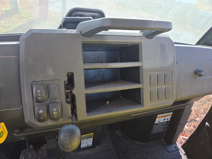 jd-xuv-835m-utv-image-23