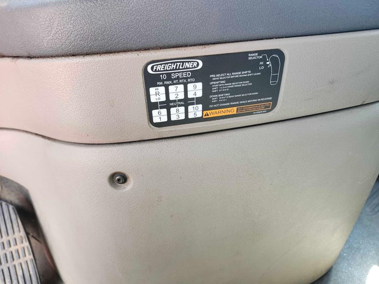 2016-freightliner-semi,-tag-#647-image-20