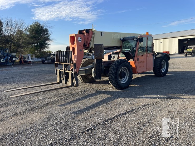 2011-jlg-g10-55a-image-2