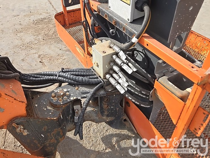 2015-jlg-600aj-image-62