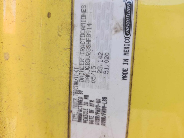 2016-freightliner-semi,-tag-#647-image-3