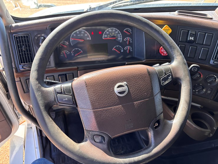 #16202-•-2015-volvo-image-17