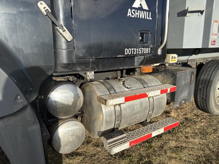 #1463-•-2007-mack-quad-axle-dump-truck-image-12