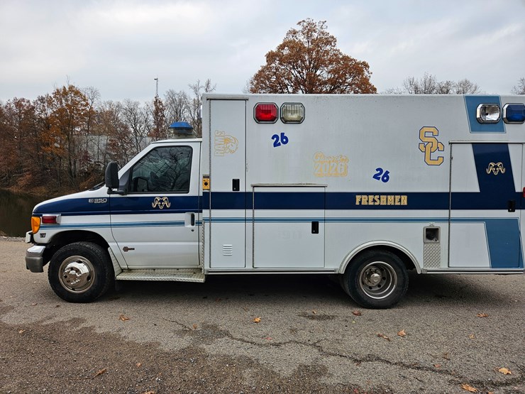 #22778-•-2003-ford-econoline-van-ambulance-image-6