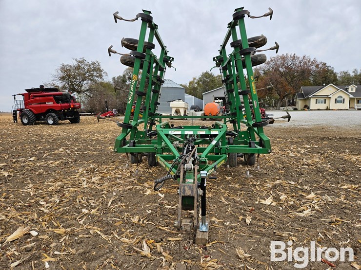 great-plains-series-vii-27'-wide-field-cultivator-image-2
