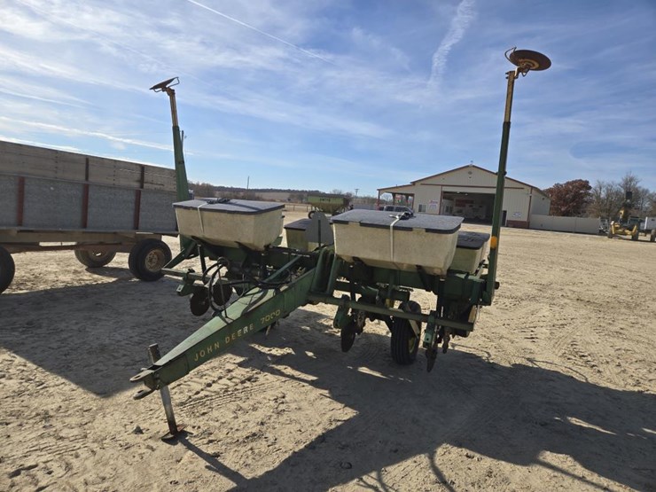 john-deere-7000-image-1