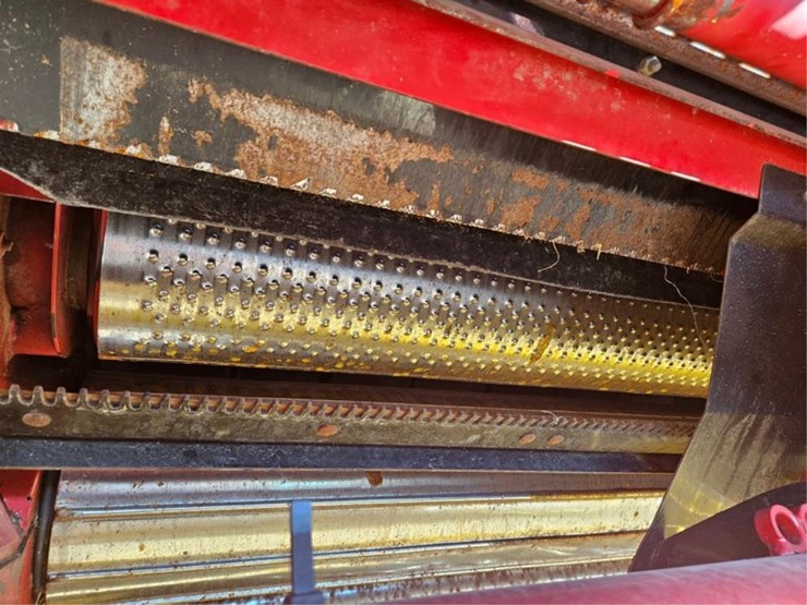 new-holland-roll-belt-560-image-35