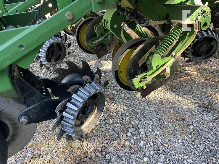 2011-john-deere-1770nt-image-28