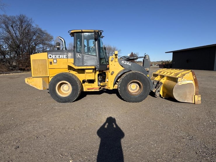 2016-deere-624k-image-4