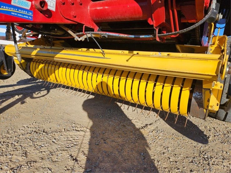 new-holland-roll-belt-560-image-15