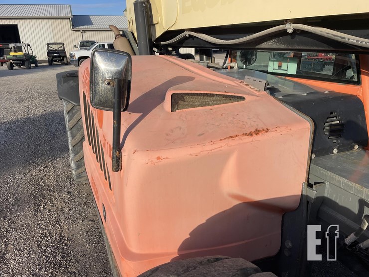 2011-jlg-g10-55a-image-27