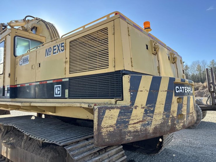 caterpillar-235-image-14