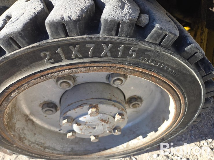 yale-forklift-image-16