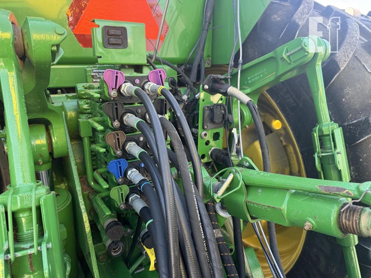 2013-john-deere-8235r-image-10