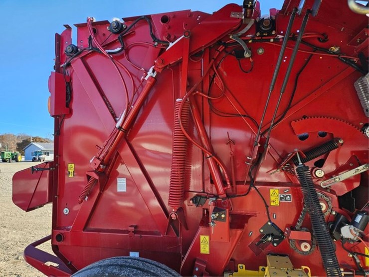 new-holland-roll-belt-560-image-25