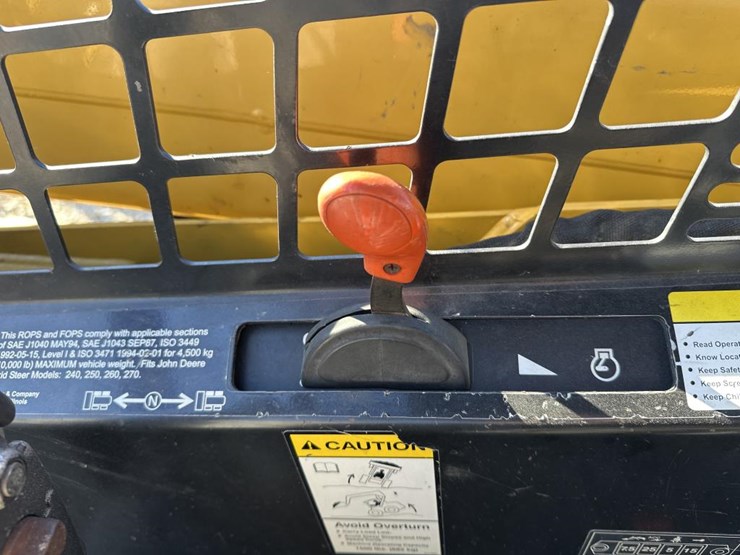 john-deere-240-image-29