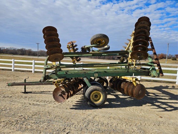 john-deere-230-image-2