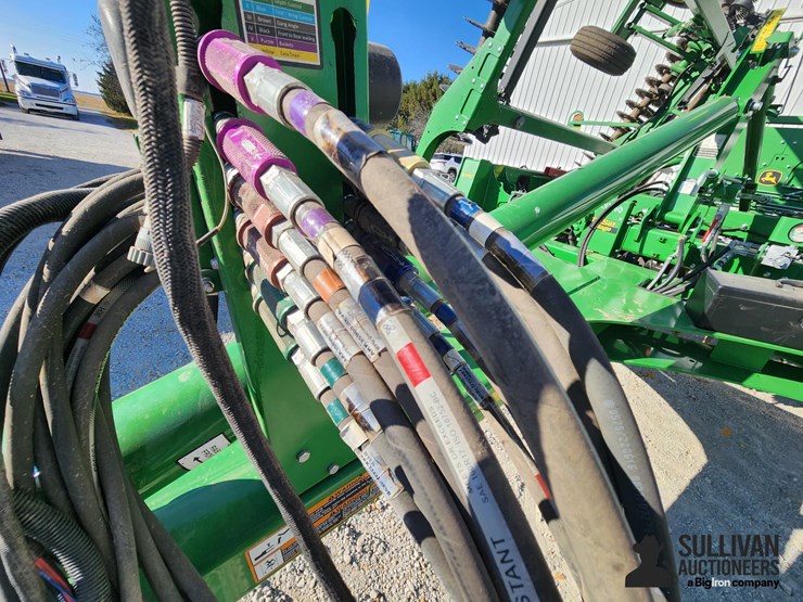 2022-john-deere-2660vt-image-13