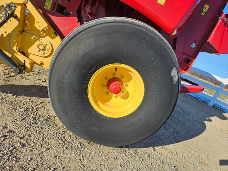 new-holland-roll-belt-560-image-29
