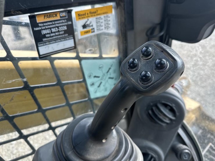 2016-caterpillar-262d-image-32