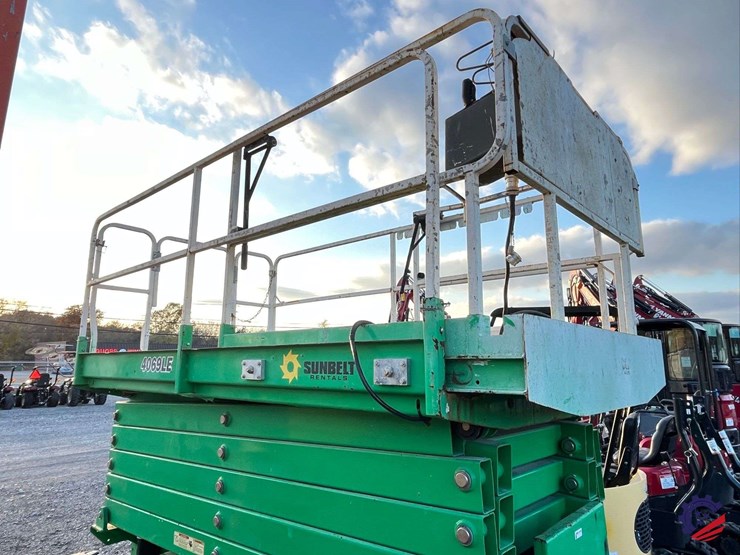 2015-jlg-4069le-image-3