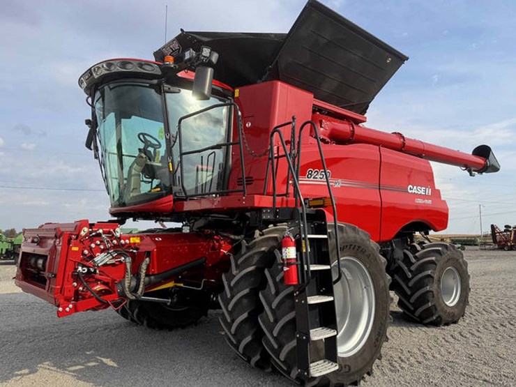 2023-case-ih-8250-image-1