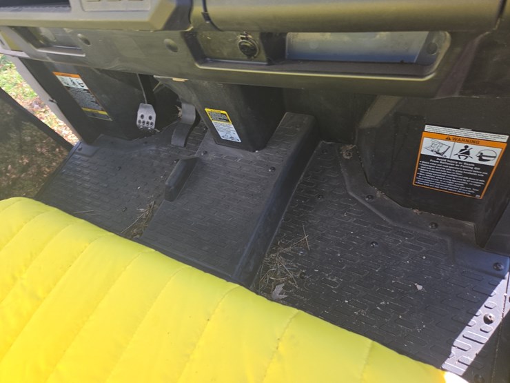 jd-xuv-835m-utv-image-8