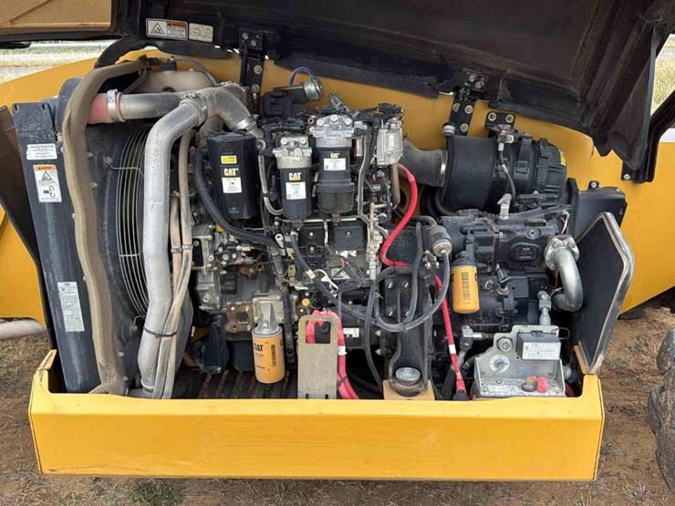 2019-caterpillar-tl1055d-image-24