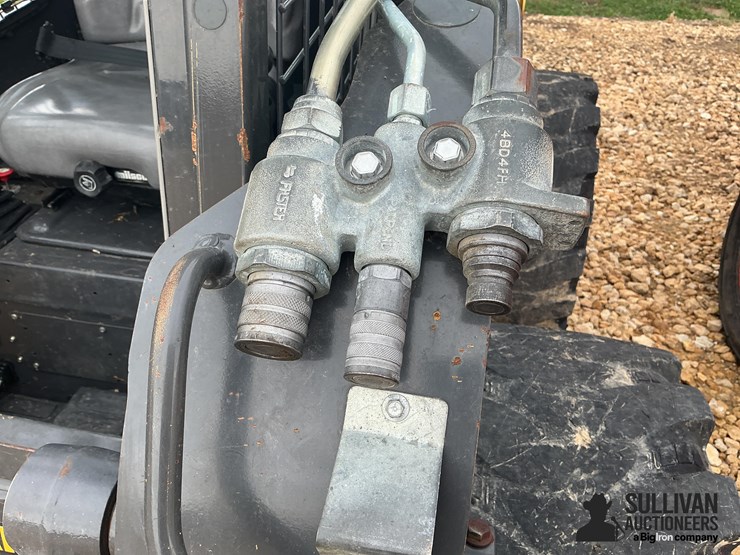 2020-new-holland-l334-image-14