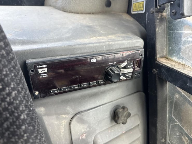 2016-caterpillar-262d-image-35