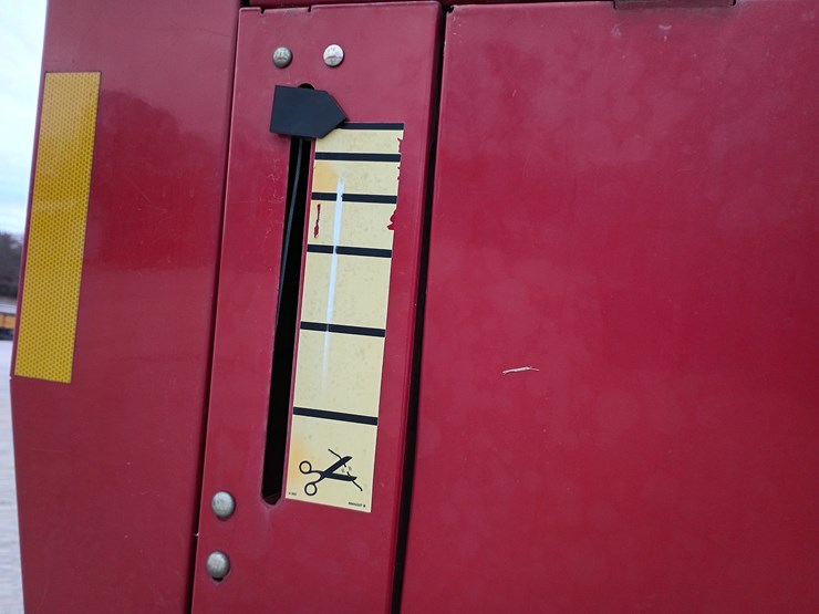 2014-new-holland-br7060-image-14