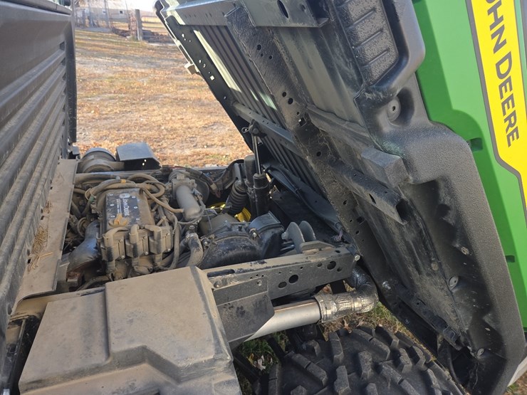 jd-xuv-835m-utv-image-26