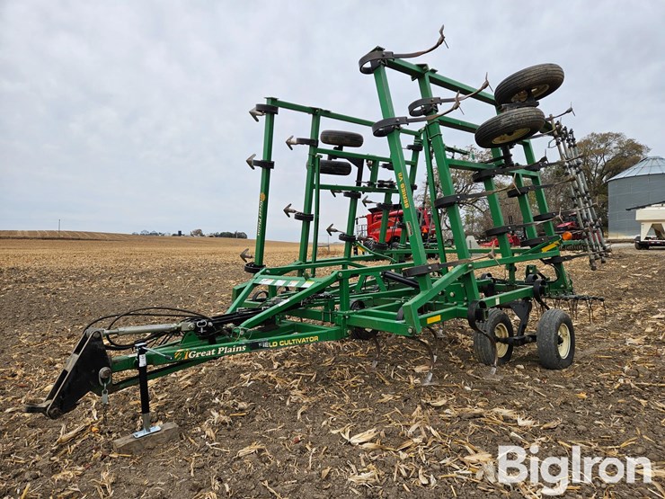great-plains-series-vii-27'-wide-field-cultivator-image-1