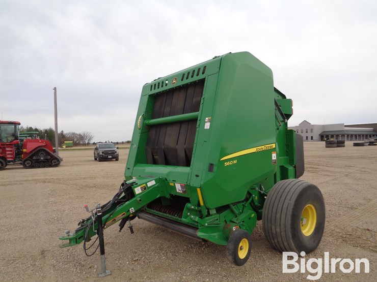 2021-john-deere-560m-image-1