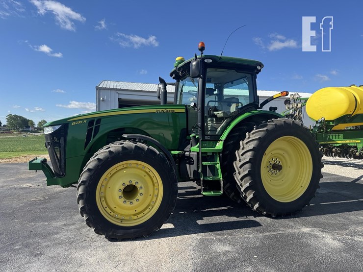 2013-john-deere-8235r-image-4