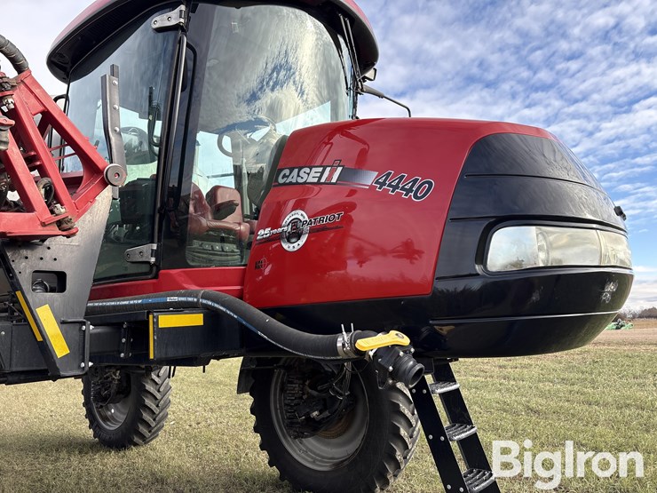 2017-case-ih-patriot-4440-image-13