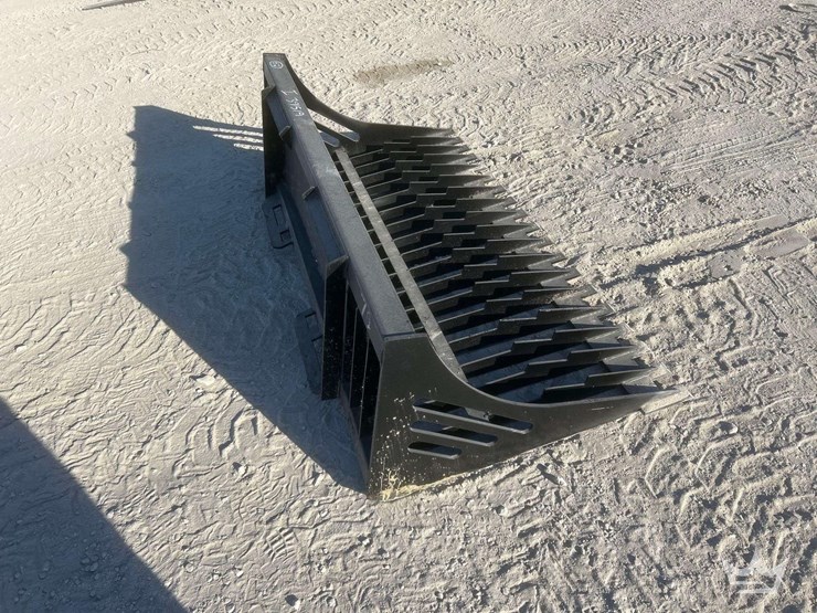 wildkat-/rock-skeleton-bucket-image-2