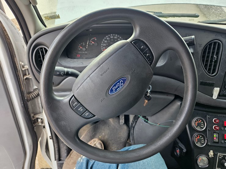 #22778-•-2003-ford-econoline-van-ambulance-image-44