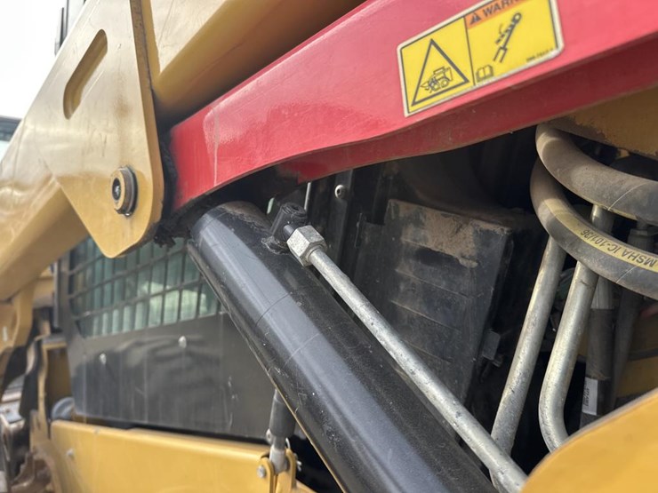 2016-caterpillar-262d-image-15