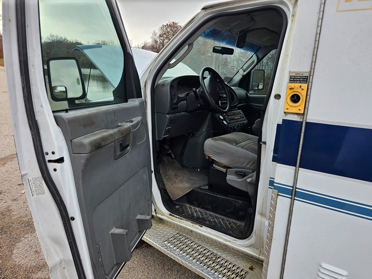 #22778-•-2003-ford-econoline-van-ambulance-image-30