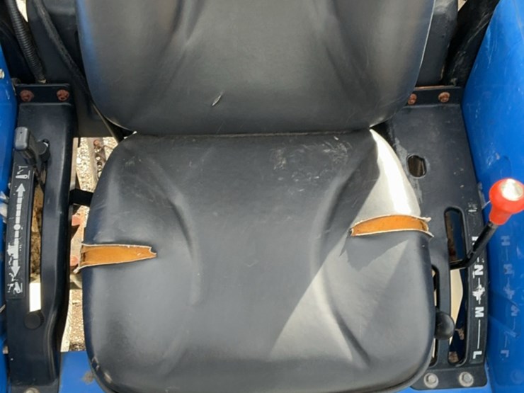 2013-new-holland-workmaster-40-image-42