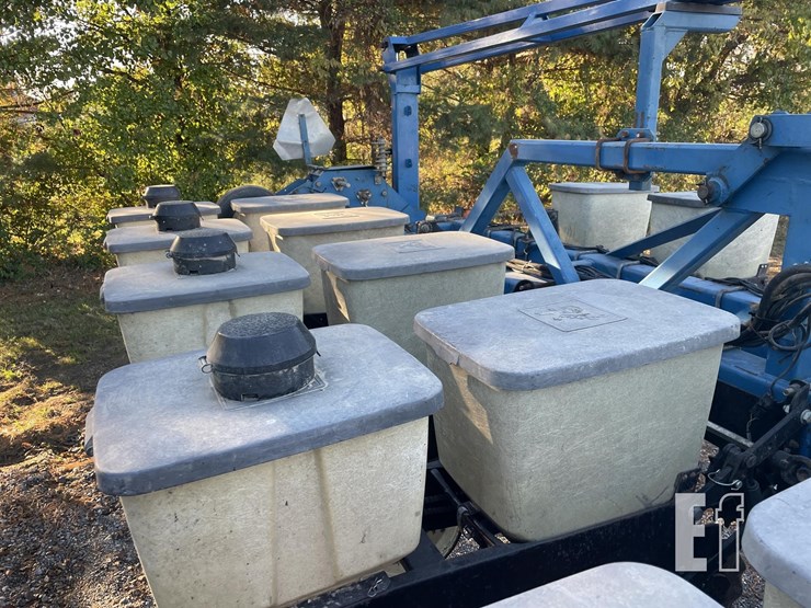 1997-kinze-2600-image-14